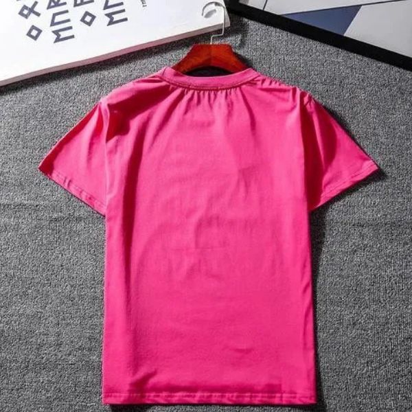 Camiseta casual listrada com logotipo