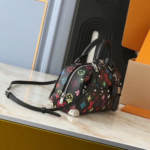 Bolsa de ombro compacta com monograma