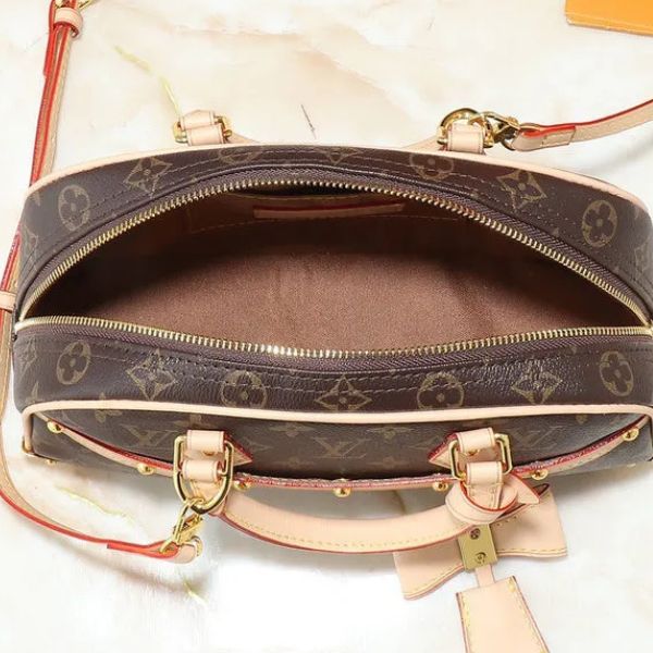 Bolsa de ombro compacta com monograma