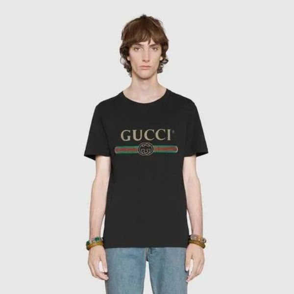 Camiseta casual listrada com logotipo 