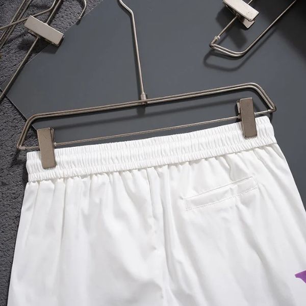 Shorts de praia com blocos de cores 