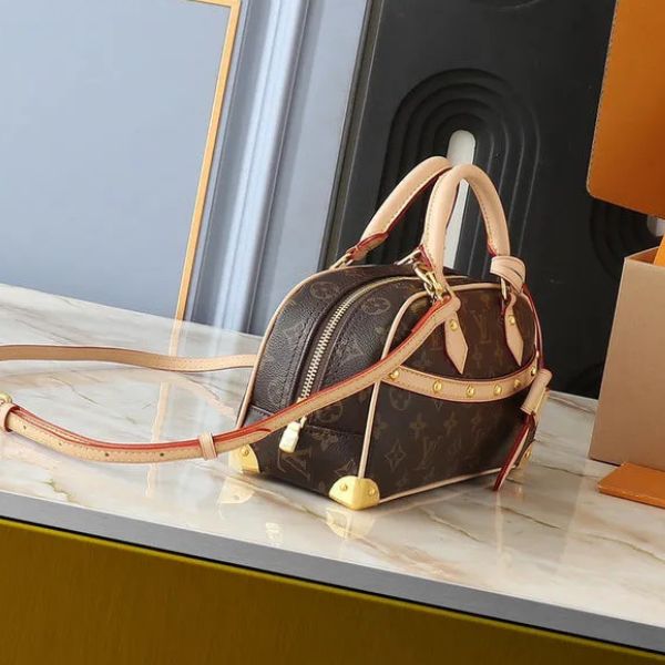 Bolsa de ombro compacta com monograma