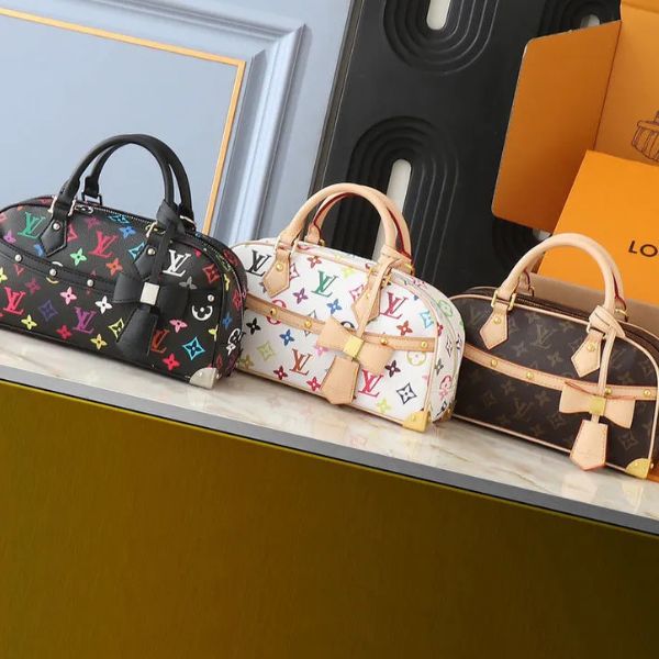 Bolsa de ombro compacta com monograma