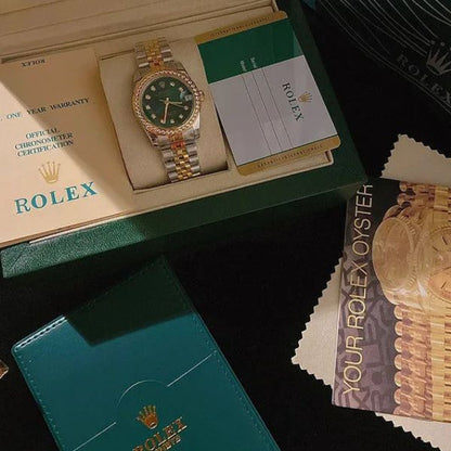 Relógio de senhora com mostrador esmeralda 