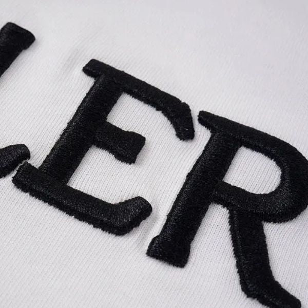 Camiseta com logotipo bordado da Moncler 