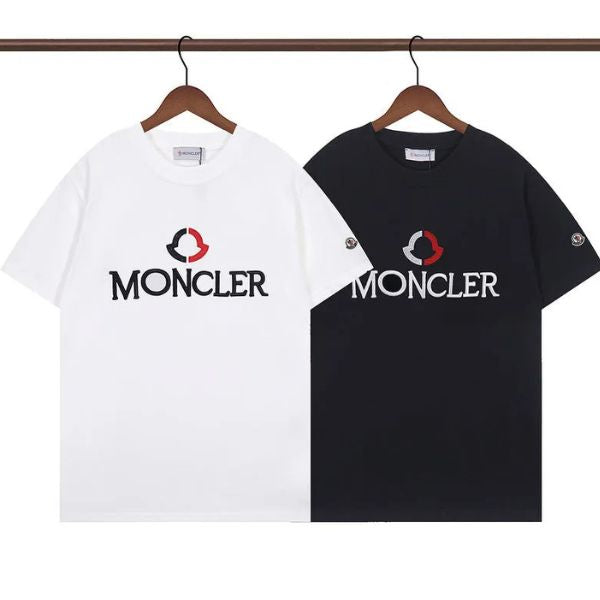 Camiseta com logotipo bordado da Moncler 