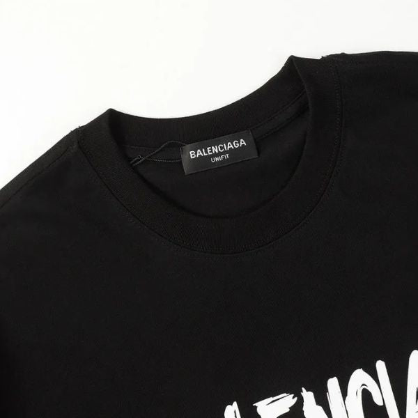 Camiseta com estampa parisiense 