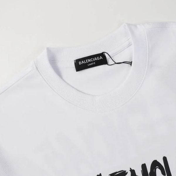 Camiseta com estampa parisiense 