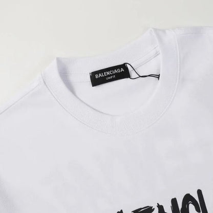 Camiseta com estampa parisiense 