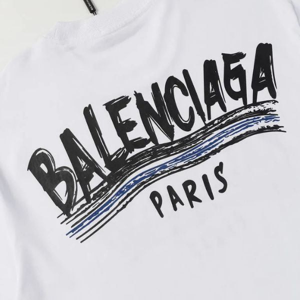 Camiseta com estampa parisiense 